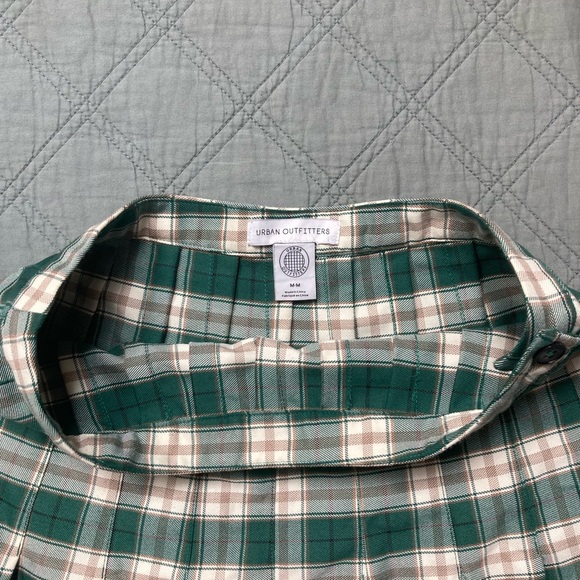 Urban Outfitters Pleated Green Plaid Miniskirt - Picture 4 of 4